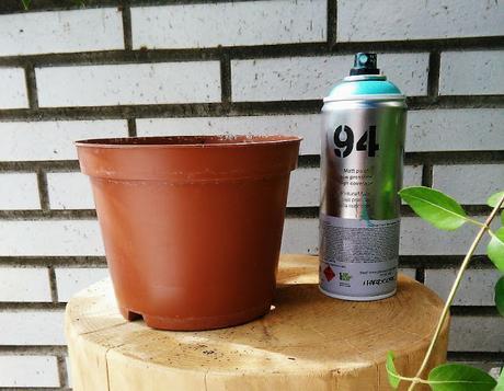 Reciclando macetas de plástico