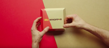 Burger King propone la hamburguesa de la Paz a McDonald's (que no quiso) Burger King propone la hamburguesa de la Paz a McDonald's (que no quiso)