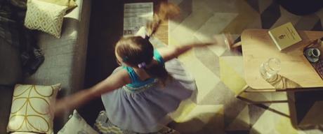 Una pequeña bailarina protagoniza este adorable spot de seguros de hogar