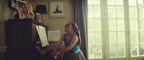 Una pequeña bailarina protagoniza este adorable spot de seguros de hogar