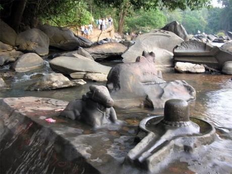 LA SEQUIA REVELA UN RIO INCREIBLE CON MILES DE SHIVA LINGAS sahasra-linga-20
