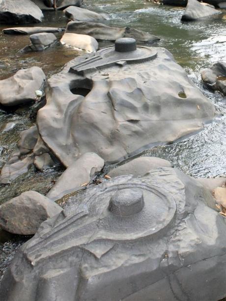 LA SEQUIA REVELA UN RIO INCREIBLE CON MILES DE SHIVA LINGAS 1439069446_sahasra-linga-08-1