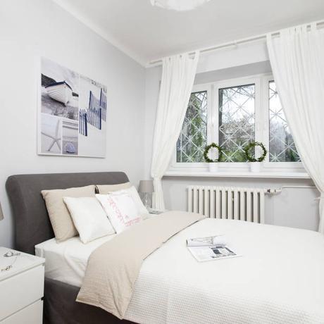 SYPIALNIA PO METAMORFOZIE : Dormitorios de estilo escandinavo de Better Home