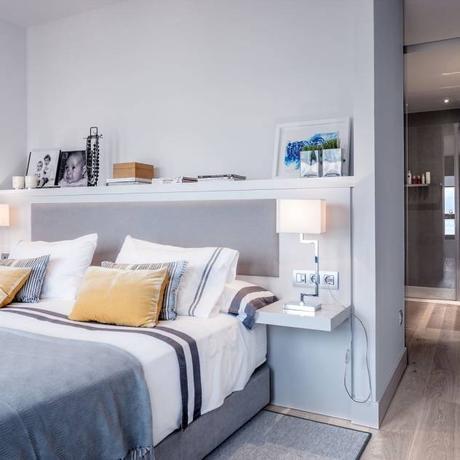 ÁTICO CON VISTAS : Dormitorios de estilo minimalista de SILVIA REGUERA INTERIORISMO
