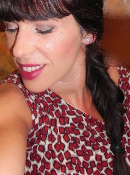 Un toque burdeos en pleno verano (look, outfit, peinado)