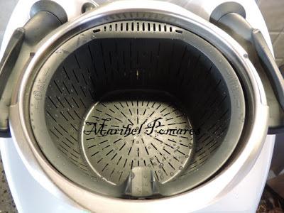 Salmón con patatas y salsa de champiñon con queso.