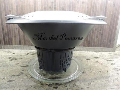 Salmón con patatas y salsa de champiñon con queso.