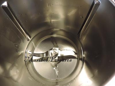 Salmón con patatas y salsa de champiñon con queso.