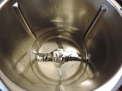 Salmón con patatas y salsa de champiñon con queso.