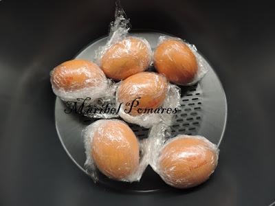 Salmón con patatas y salsa de champiñon con queso.