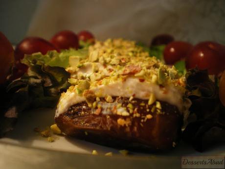 Dátiles rellenos con queso crema y pistachos