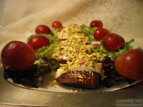 Dátiles rellenos con queso crema y pistachos