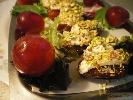 Dátiles rellenos con queso crema y pistachos