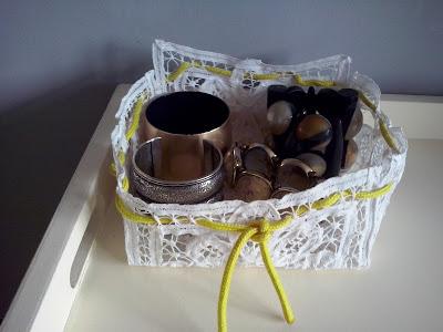 ♥ ♥ ♥ CESTA HECHA CON TAPETITOS DE HILO