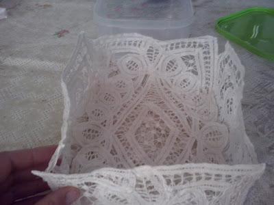 ♥ ♥ ♥ CESTA HECHA CON TAPETITOS DE HILO