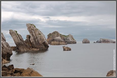 Costa Quebrada: Playa de Somocuevas (Cantabria)