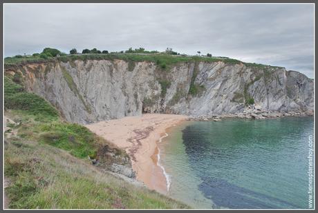 Costa Quebrada: Playa de Covachos (Cantabria)