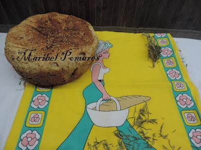 Pan integral con bebida de soja, bacon y romero.