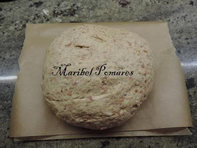 Pan integral con bebida de soja, bacon y romero.