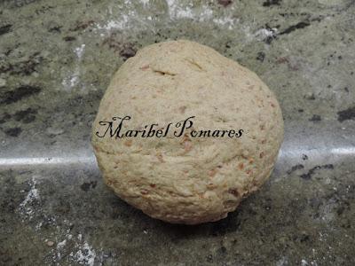 Pan integral con bebida de soja, bacon y romero.