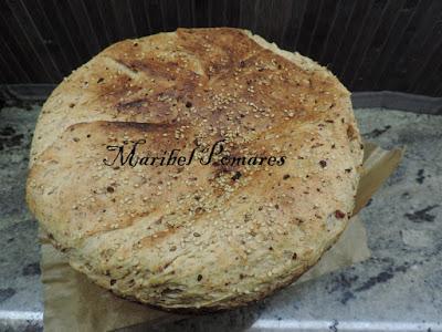 Pan integral con bebida de soja, bacon y romero.