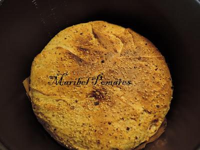 Pan integral con bebida de soja, bacon y romero.