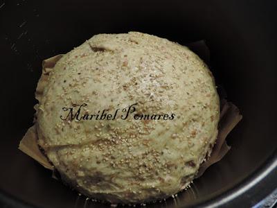 Pan integral con bebida de soja, bacon y romero.