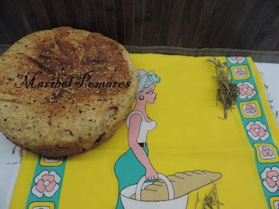 Pan integral con bebida de soja, bacon y romero.