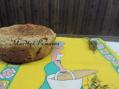 Pan integral con bebida de soja, bacon y romero.