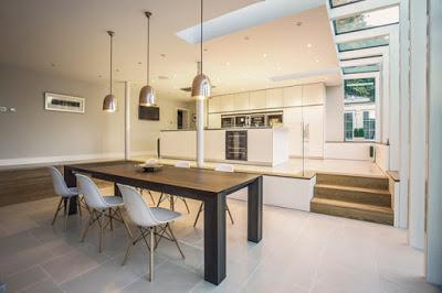 Ampliacion Minimalista de una Vivienda en Winchester