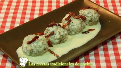 Receta fácil de albóndigas en salsa de queso