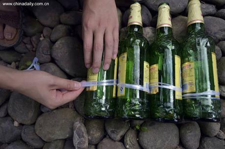 Casa ecológica hecha de botellas de cerveza en China.