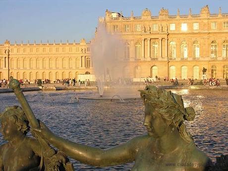 El Palacio de Versalles, Patrimonio Mundial de la Humanidad, trasformará tres de sus edificios en un hotel de lujo./www.all-free-photos.com/