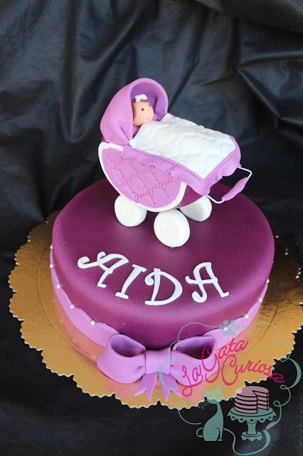 TARTA BAUTIZO LILA CON COCHECITO PARA AIDA