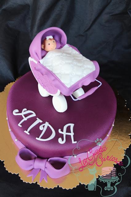 TARTA BAUTIZO LILA CON COCHECITO PARA AIDA