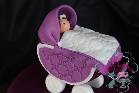 TARTA BAUTIZO LILA CON COCHECITO PARA AIDA