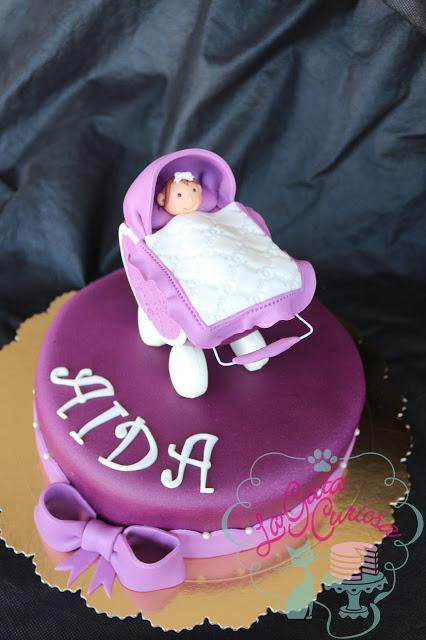 TARTA BAUTIZO LILA CON COCHECITO PARA AIDA