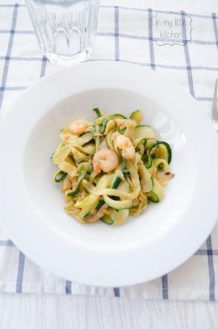 Tallarines de calabacín con gambas Tallarines de calabacín con gambas