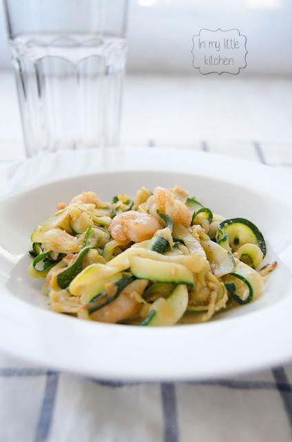 Tallarines de calabacín con gambas Tallarines de calabacín con gambas
