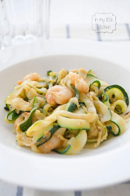 Tallarines de calabacín con gambas Tallarines de calabacín con gambas