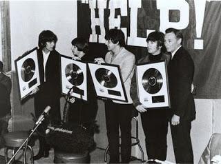 50 años: 29 Ago. 1965 - Conferencia Capitol Records Tower - Los Angeles, California