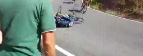 Espectacular caída de Rojas en la 8ª etapa de la Vuelta 2015