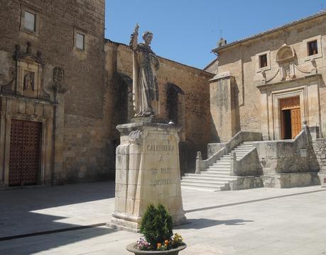 Caleruega, cuna de Castilla Estatua a Santo Domingo de Guzmán