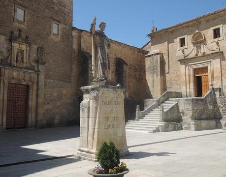 Estatua a Santo Domingo de Guzmán