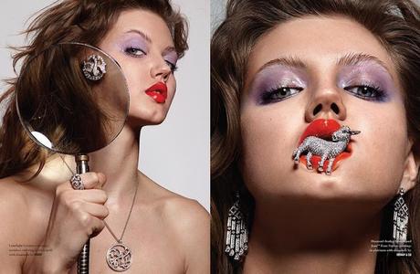 Lindsey Wixson luce joyería en 10 Magazine