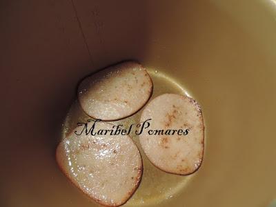 Lomos de pechuga de pavo con bolitas de patata.