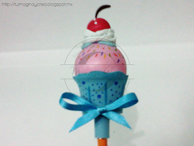 Cuaderno decorado con foami + fofulapiz