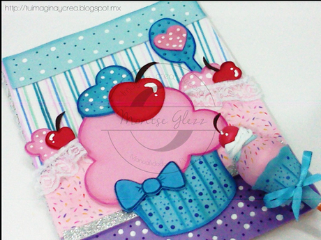 Cuaderno decorado con foami + fofulapiz