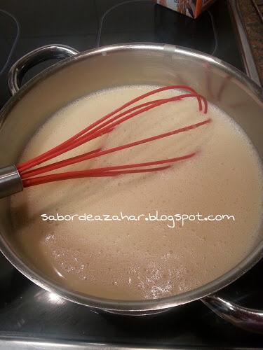 Tarta de galletas con lacasitos, kit kat y m&m's Tarta de galletas con lacasitos, kit kat y m&m's