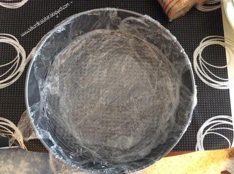 Tarta de galletas con lacasitos, kit kat y m&m's Tarta de galletas con lacasitos, kit kat y m&m's